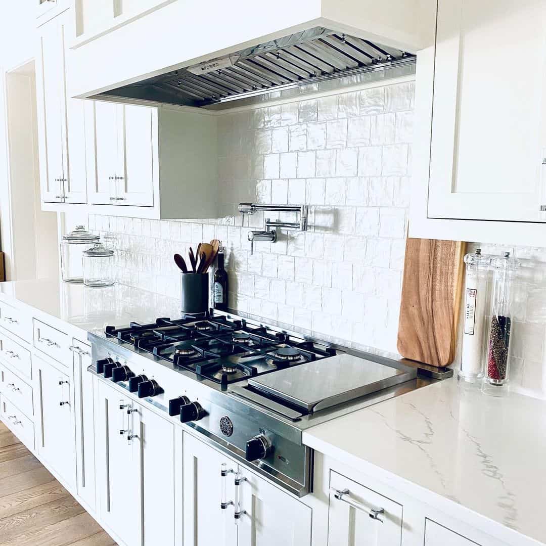 29 Designs With White Quartz Kitchen Countertops