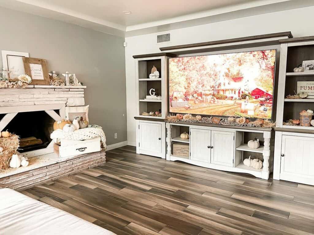 White TV Entertainment Center Idea With Fall Décor