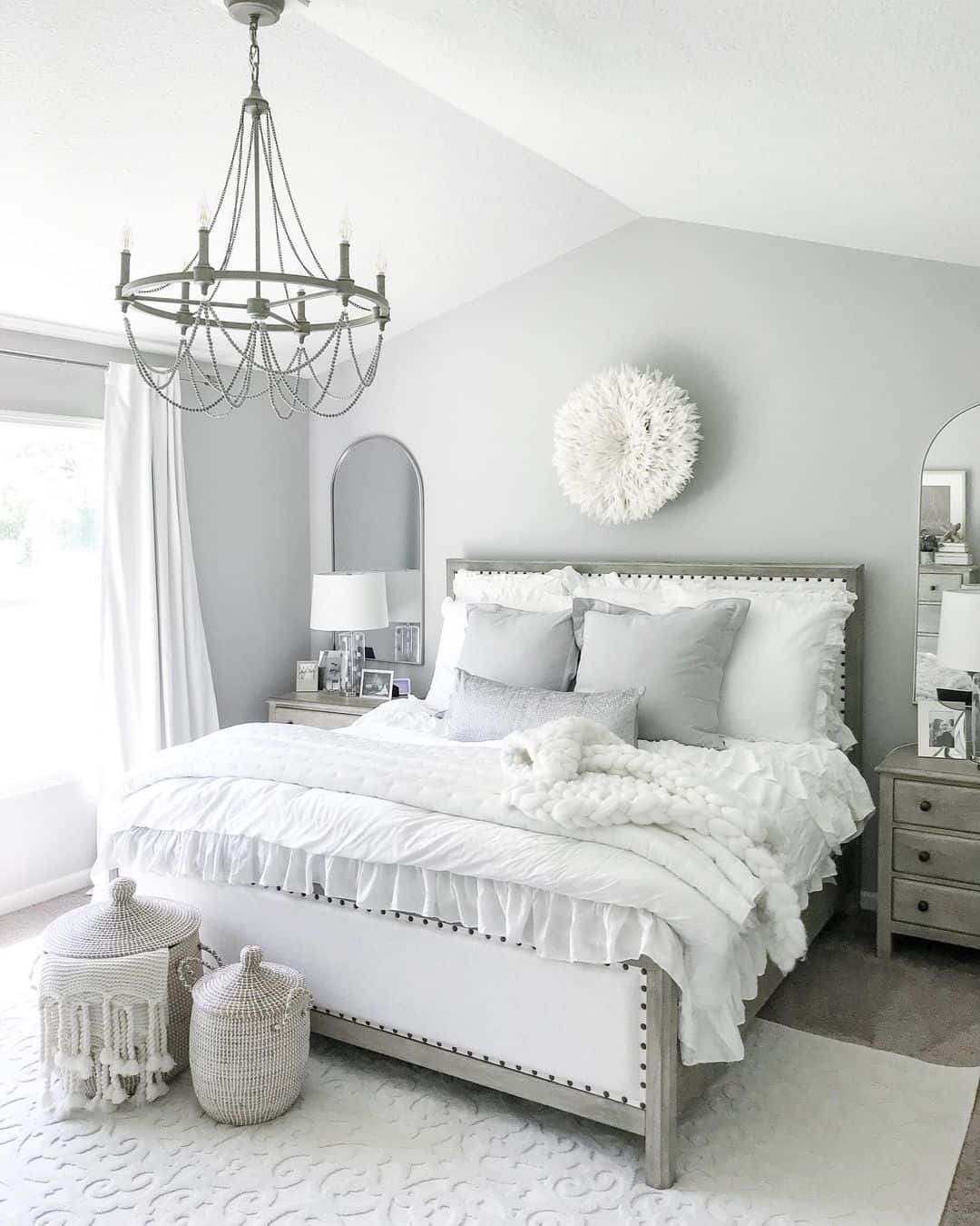 31 Ideas to Inspire Your Modern Farmhouse Master Bedroom