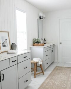 White and Gray Luxury Master Bathroom Ideas