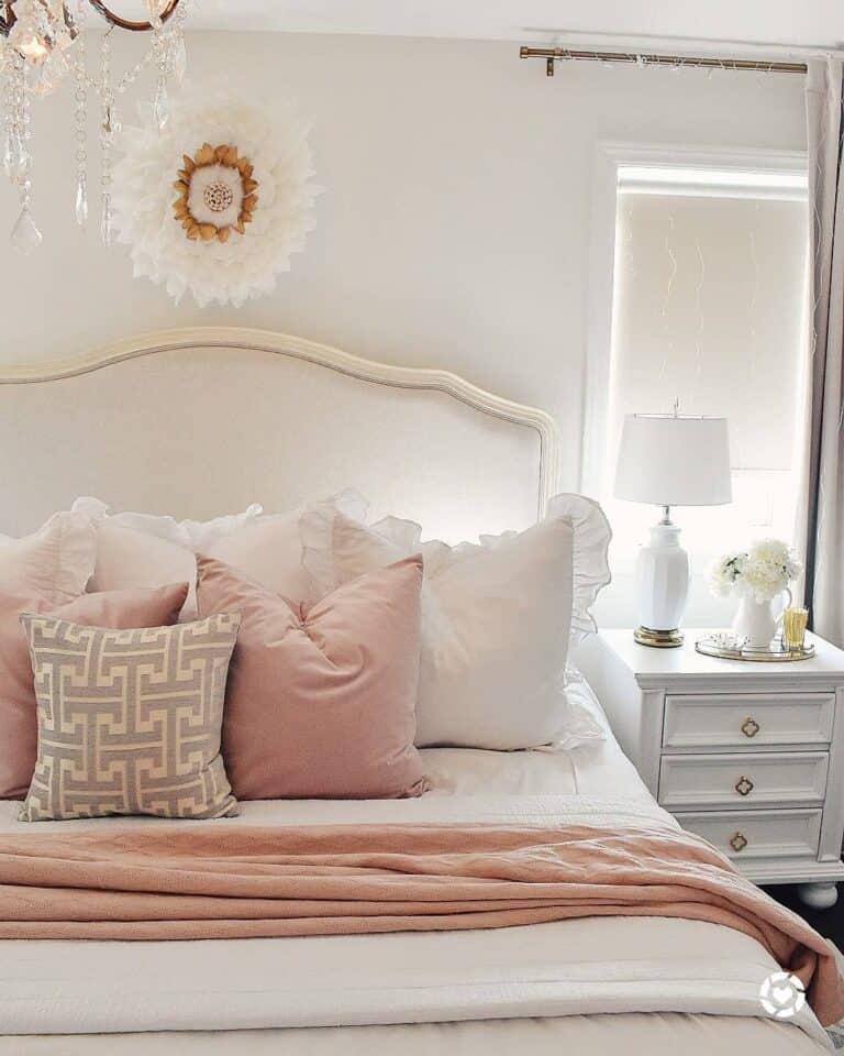 White and Pink Décor in Cozy Bedroom