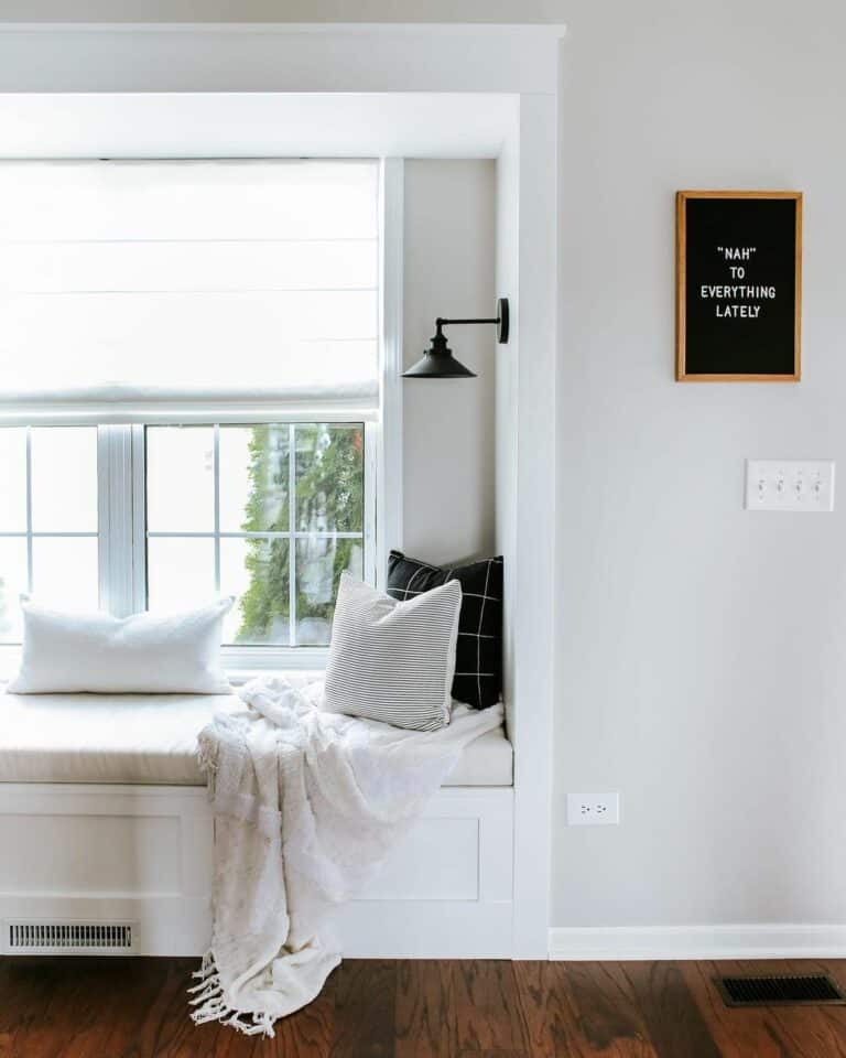 Window Seat With Neutral Décor