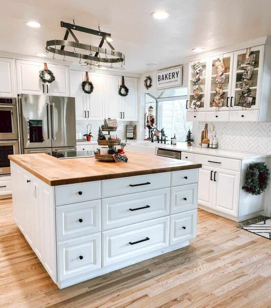 Winter Styling for Modern Farmhouse Kitchen