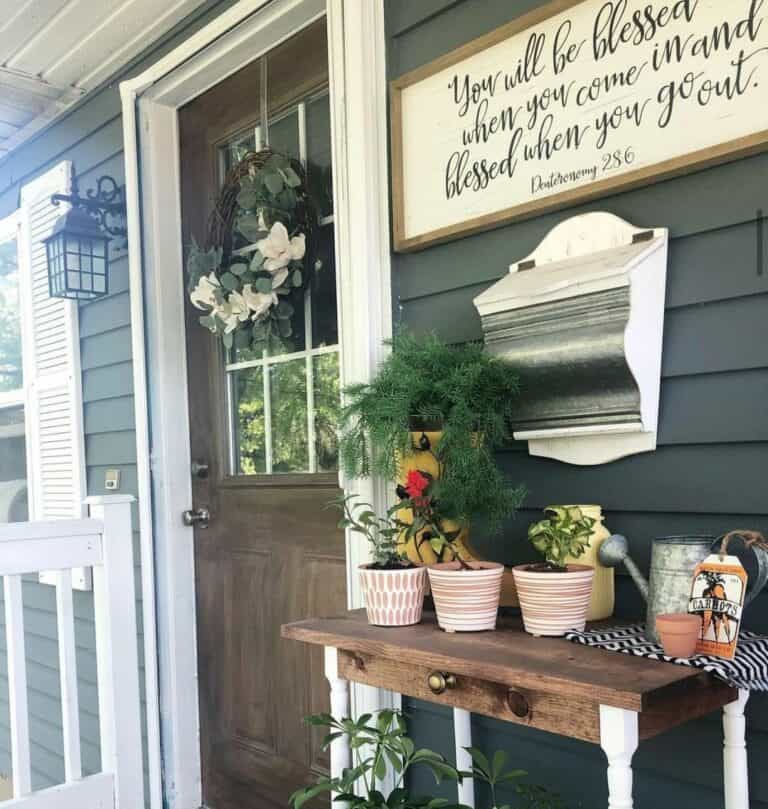 Wooden Table Front Porch Décor Ideas