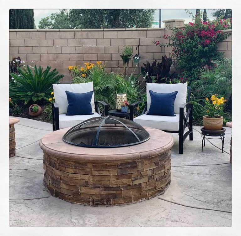 Modern Brick Firepit Ideas for a Backyard