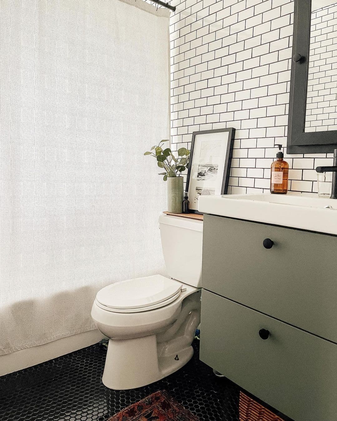 29 Small Bathroom Tile Ideas Perfect for Tight Spaces