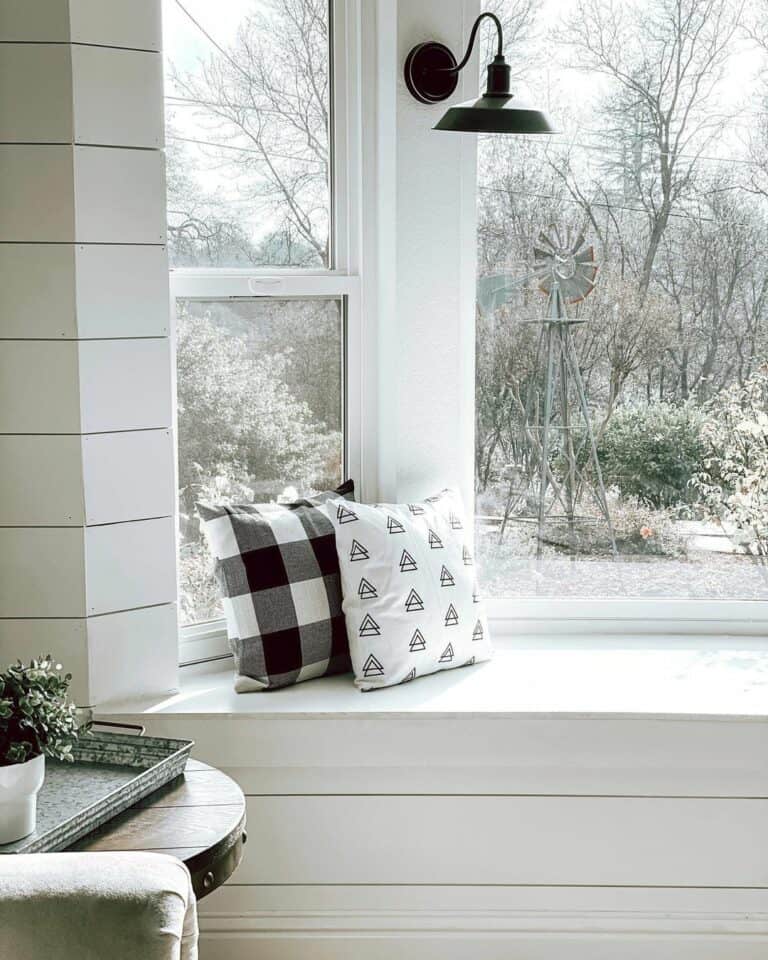 Bay Window Seating Ideas With Simple White Farmhouse Décor