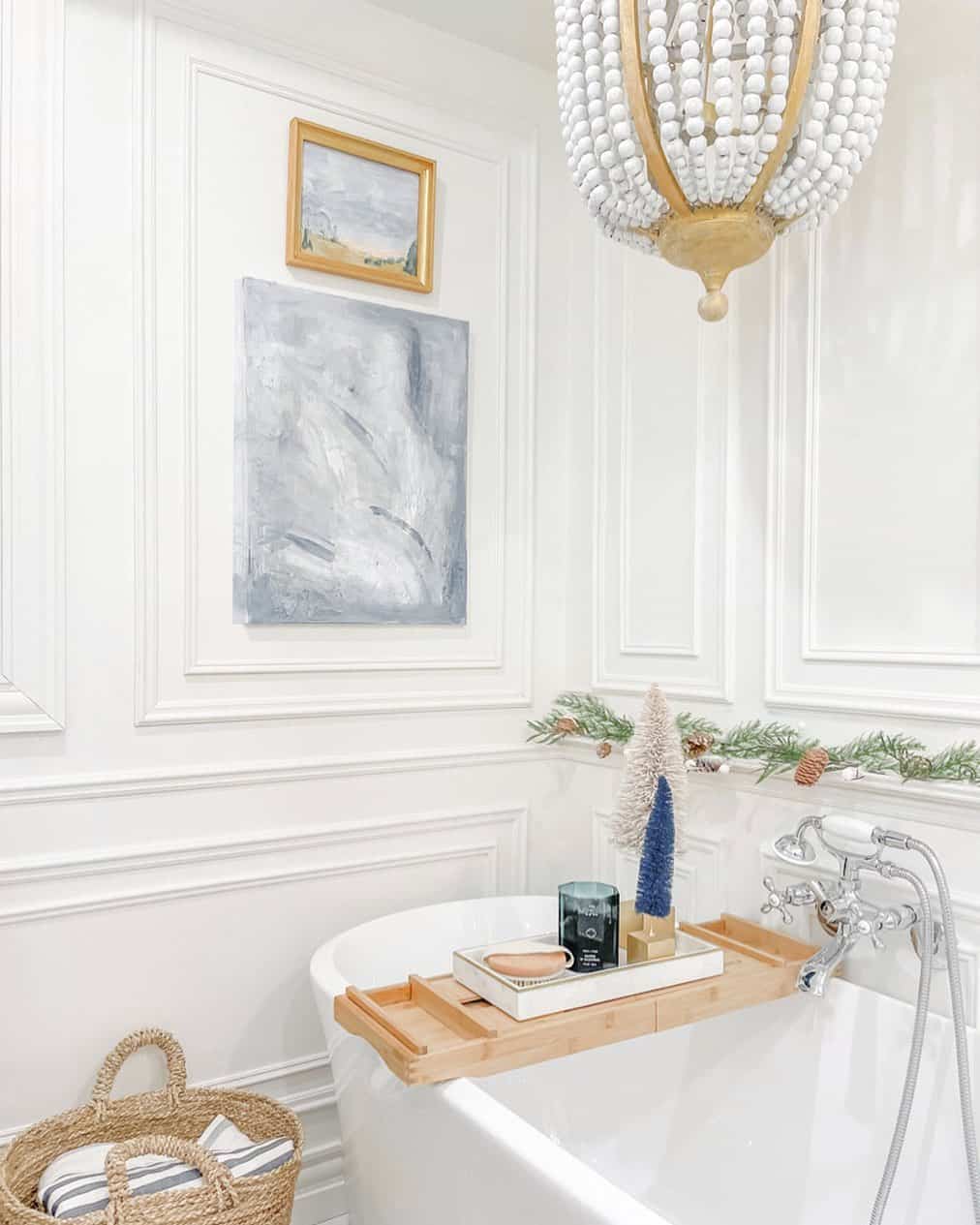 29 Small Bathroom Wainscoting Ideas for a Luxurious Space