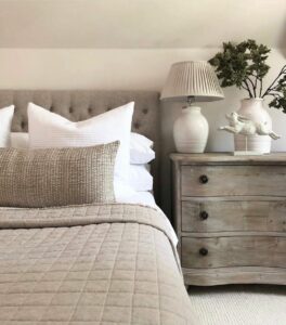 28 Beautiful Beige and Grey Bedroom Ideas