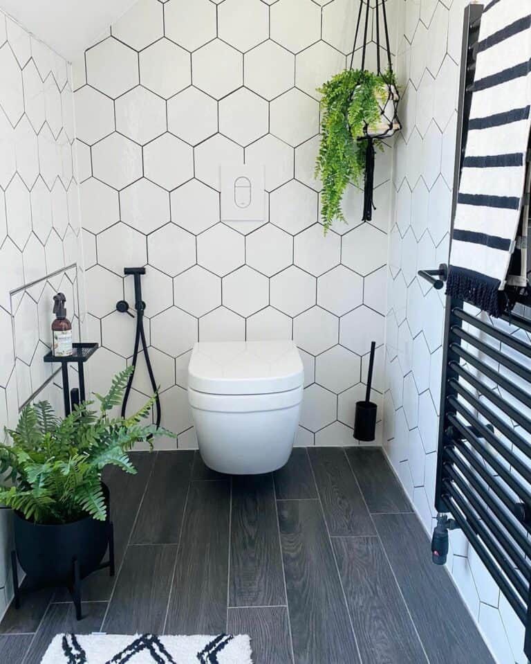 Black and White Bathroom Design Elements