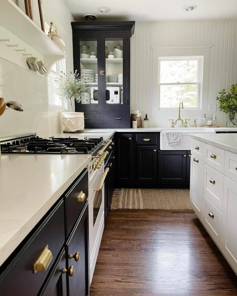 Black and White Themed Kitchen