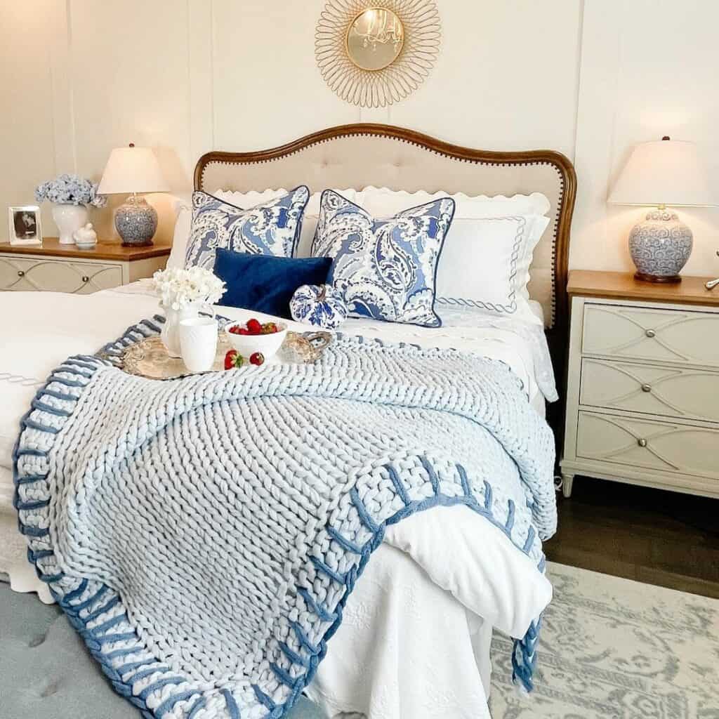 Blue and White Bedroom Décor With Matching Lamps