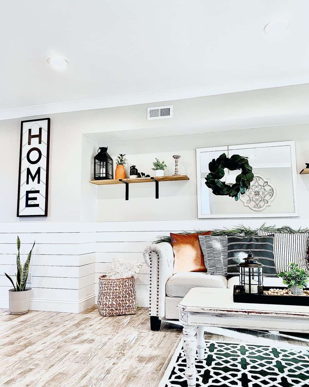 Picture of 29 Attention-grabbing Black and White Room Designs