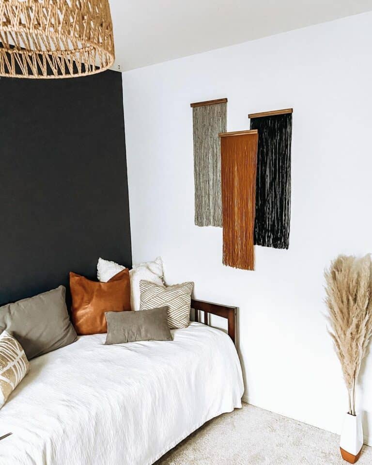Boho Macramé Wall Décor With Beige Pampas Grass