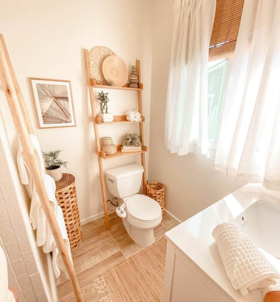 28 Easy Small Bathroom Décor Ideas That Pack a Punch