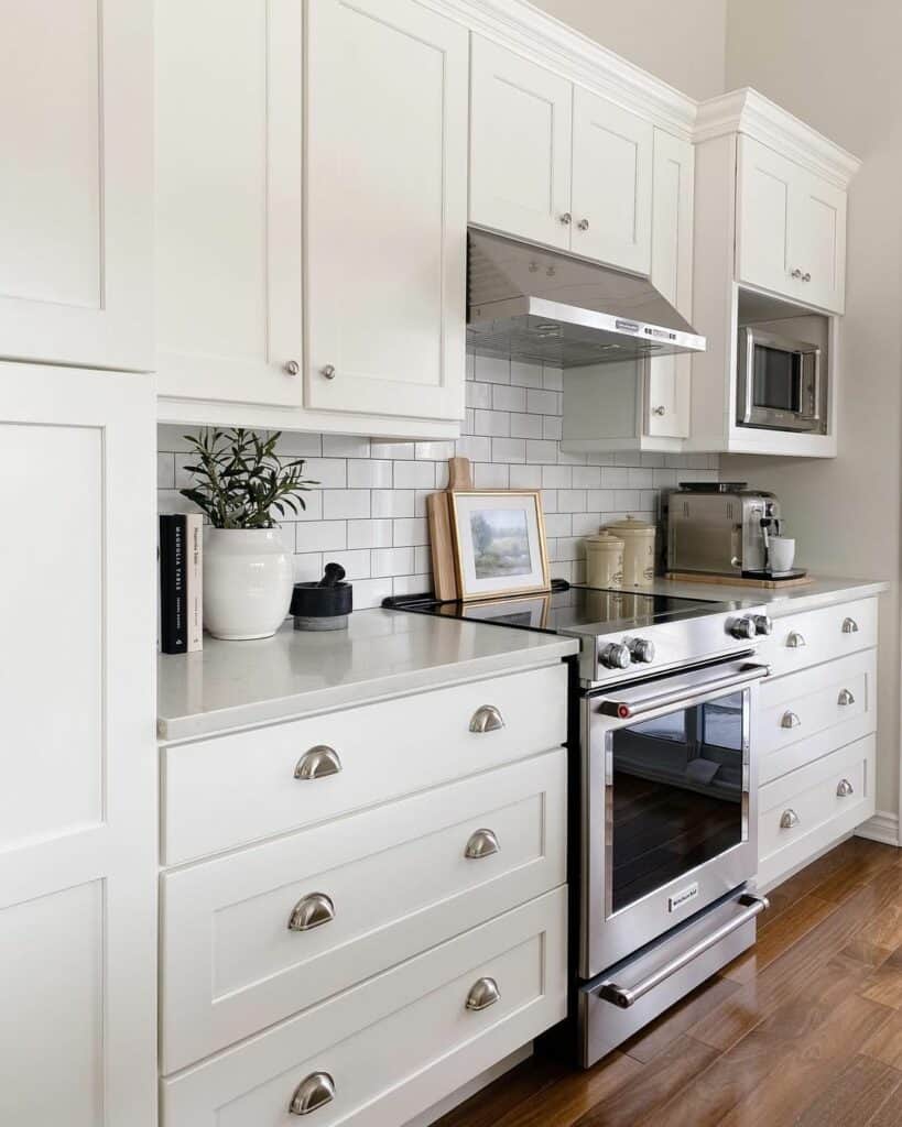 Brushed Silver Hardware and Matching Appliances