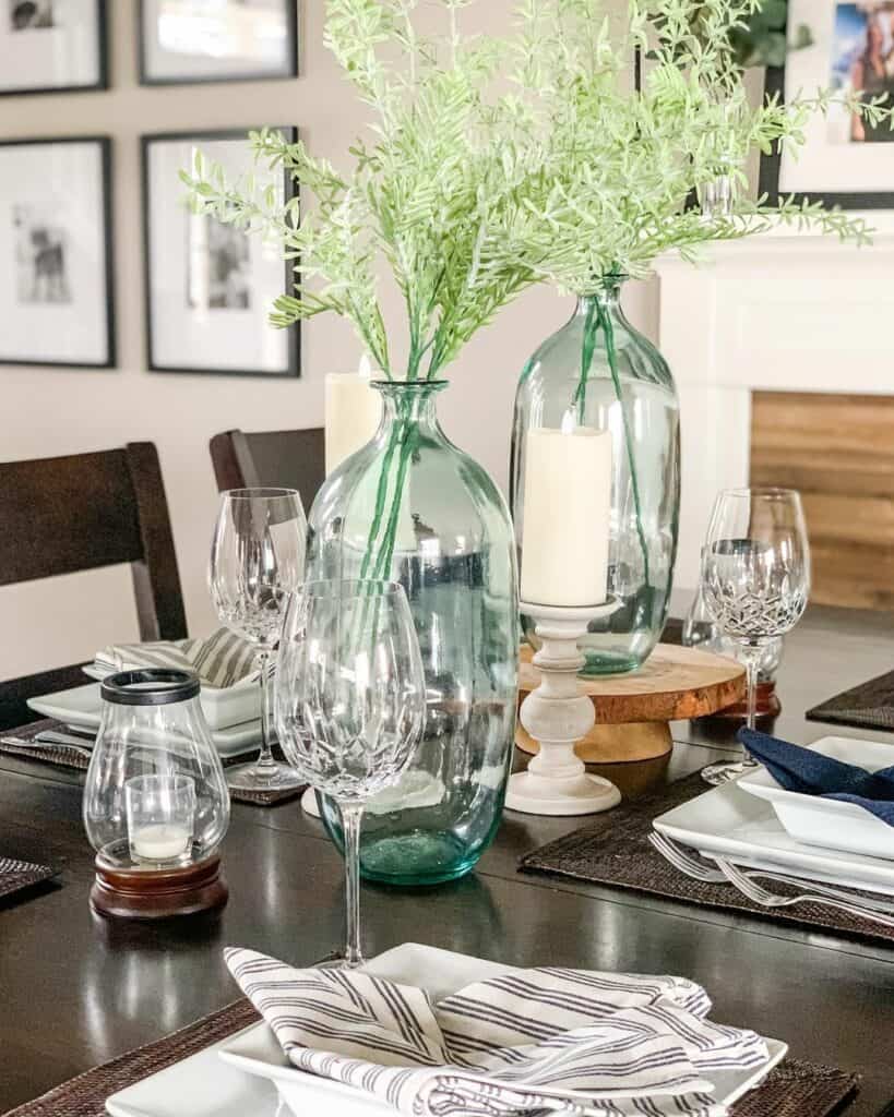 Clear Glass Vase Décor for a Modern Dining Table