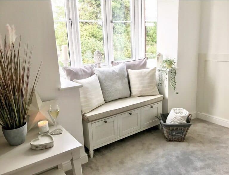 Comfortable Bay Window Seating Ideas With White Cushions