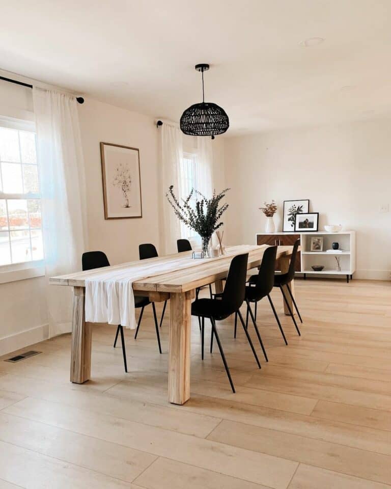 Contrasting Wood and Black DIning Room Décor