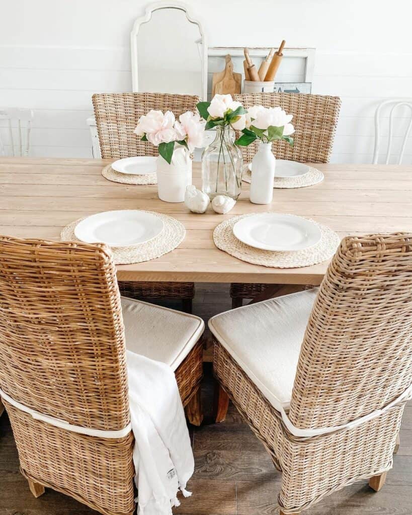 Cool-toned Spring Décor for a Cottage Dining Room