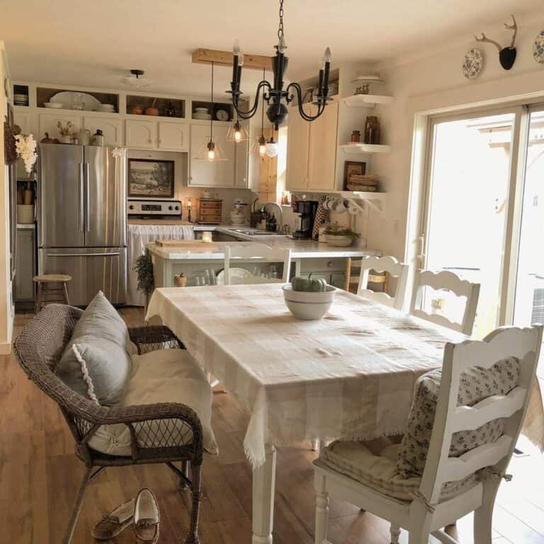 Cottage Dining Room Décor