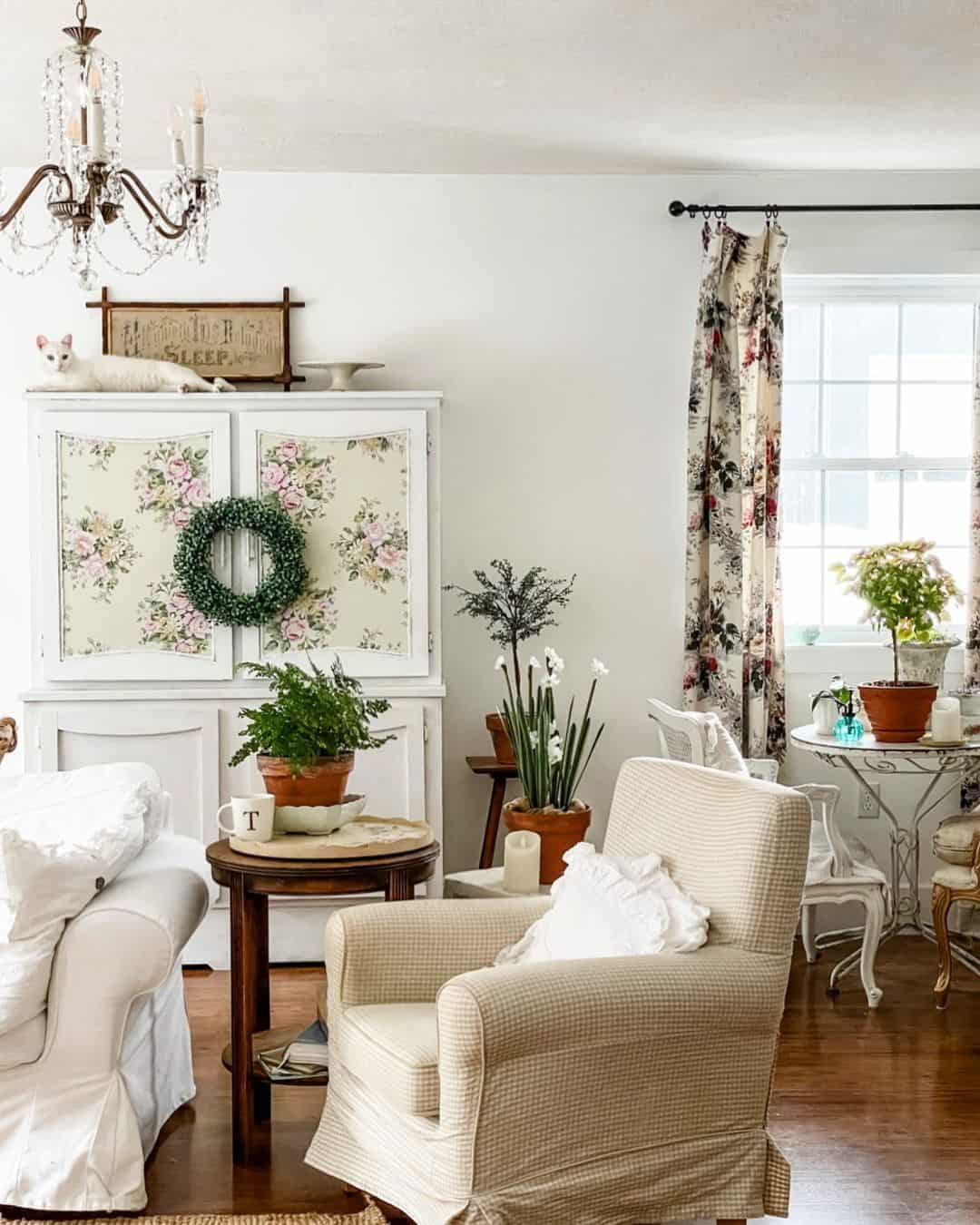 Cottage-inspired Floral Décor - Soul & Lane