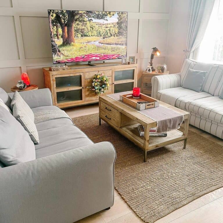 Cottage-style Living Room With Wood Console Table