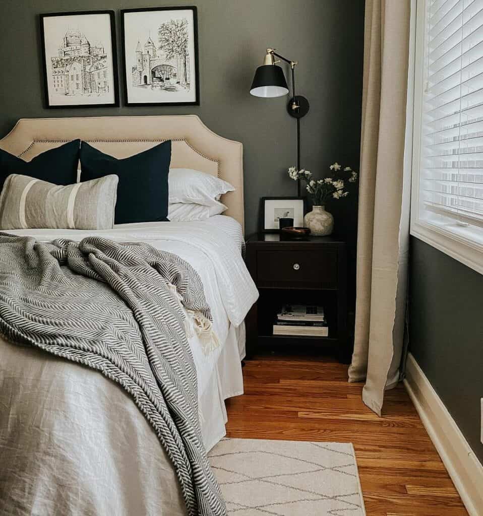 Cozy Black Bedroom Wall Designs