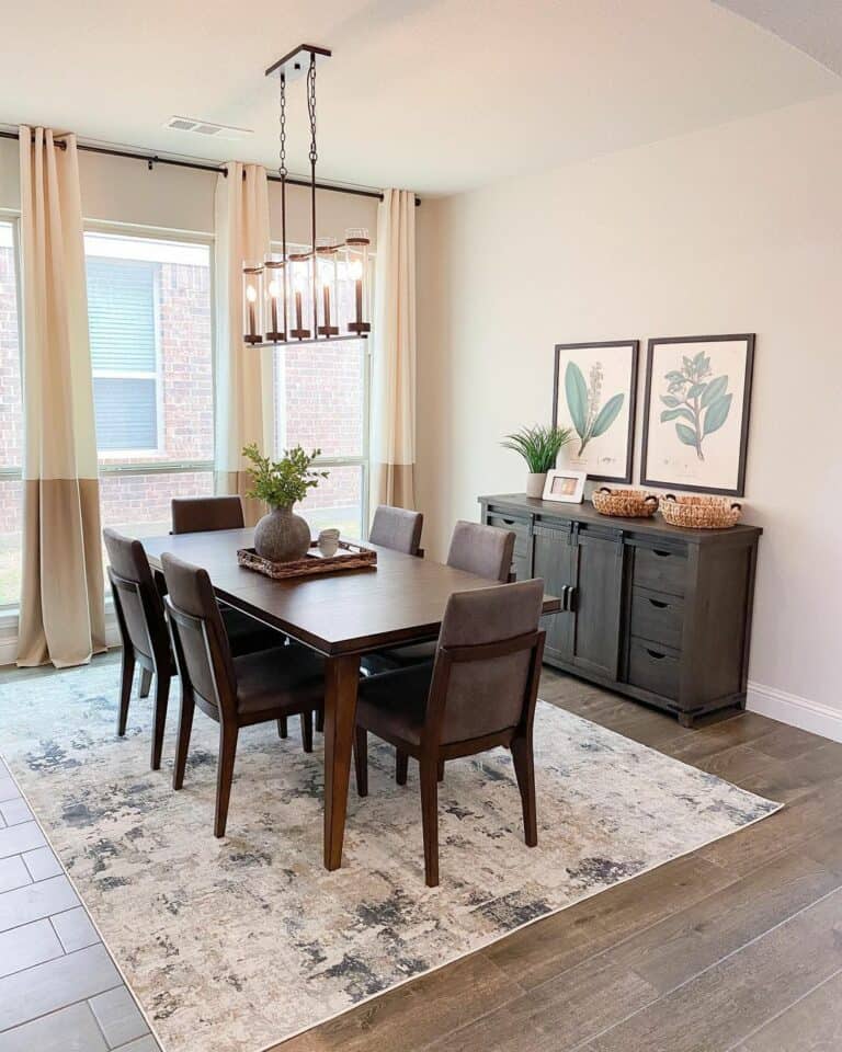 Dining Room With Floral Décor