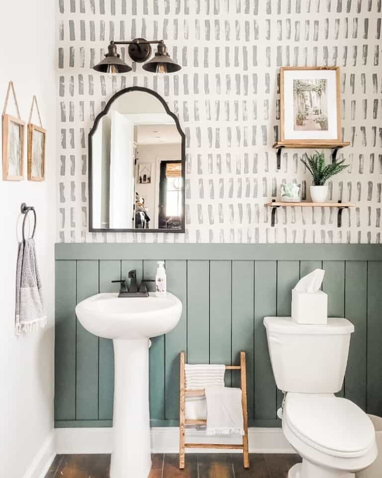 Earth-toned Small Bathroom Décor Ideas