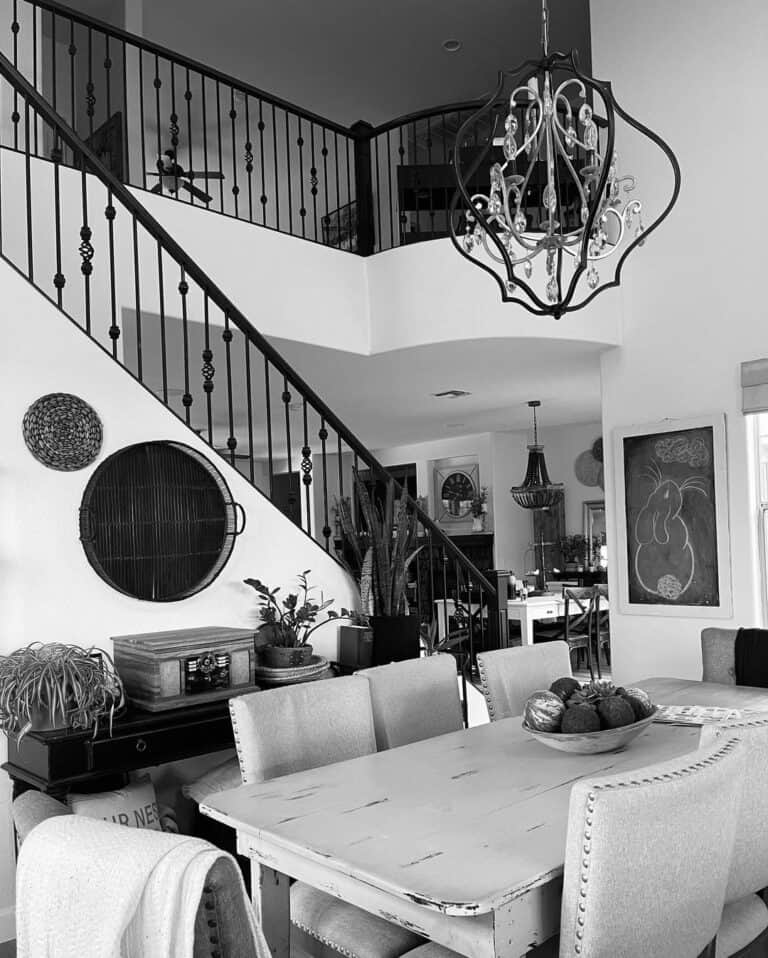 Elegant Black and White Dining Room Furnishings