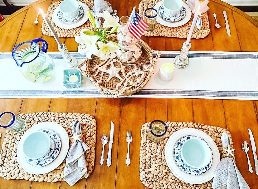 Farmhouse Dining Room With Seashell Décor