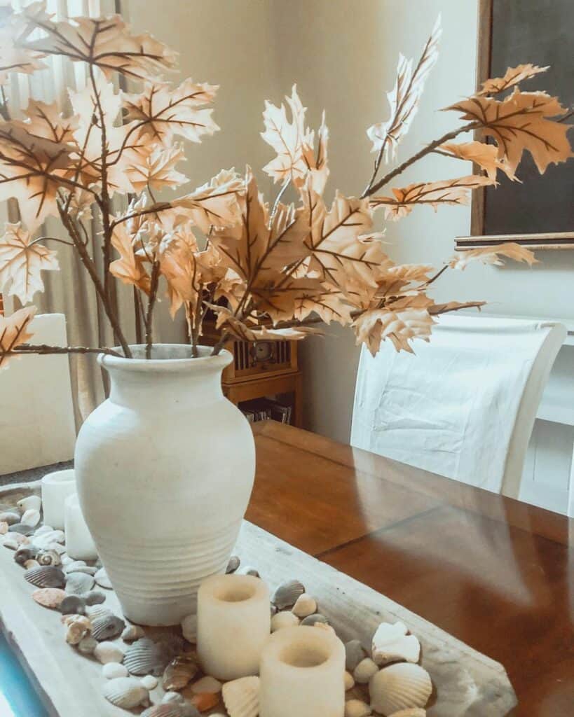 Farmhouse Dining Room With Table Décor