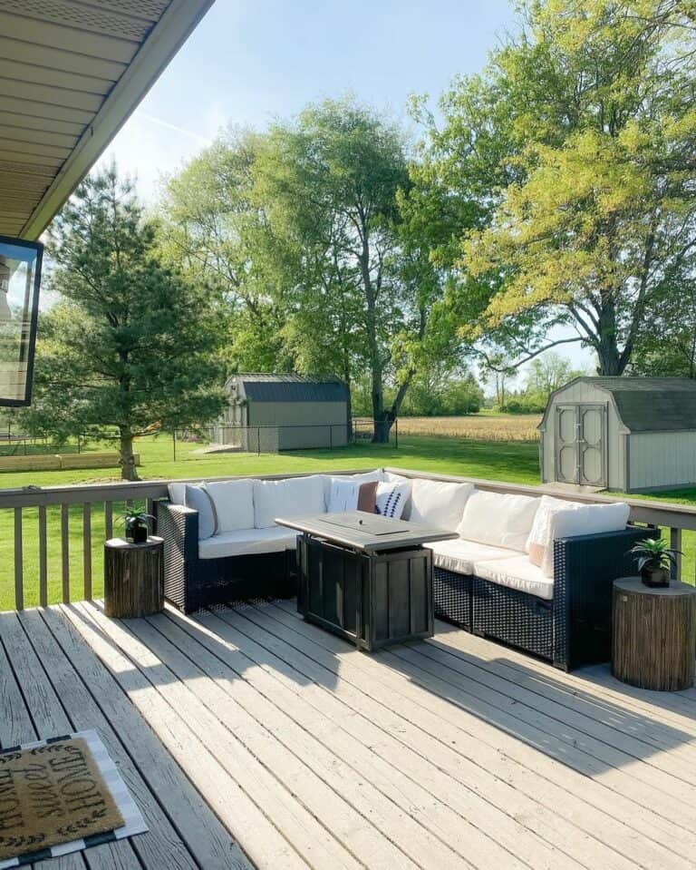 Farmhouse Patio With Outdoor Furniture