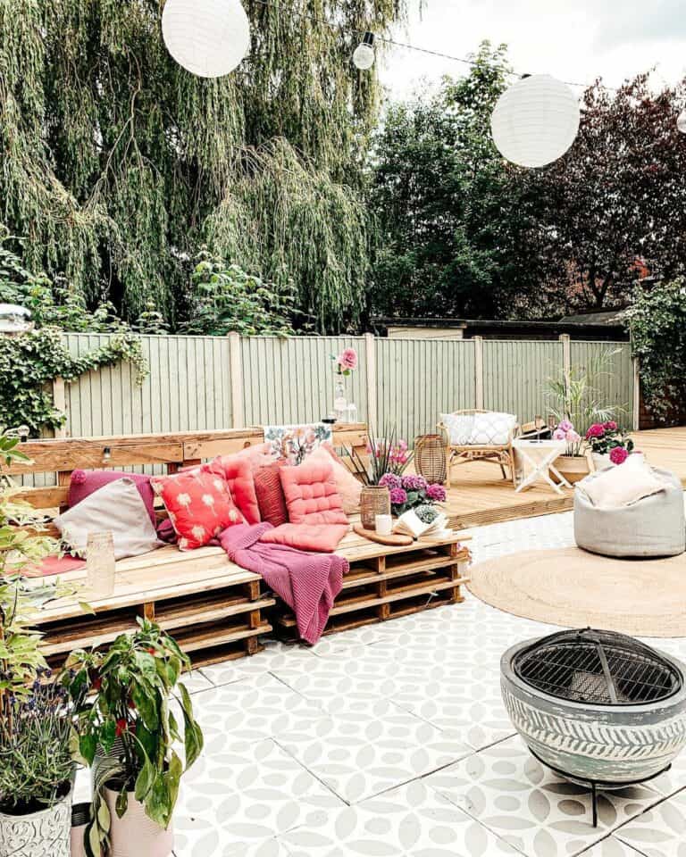 Farmhouse Patio With Round Firepit