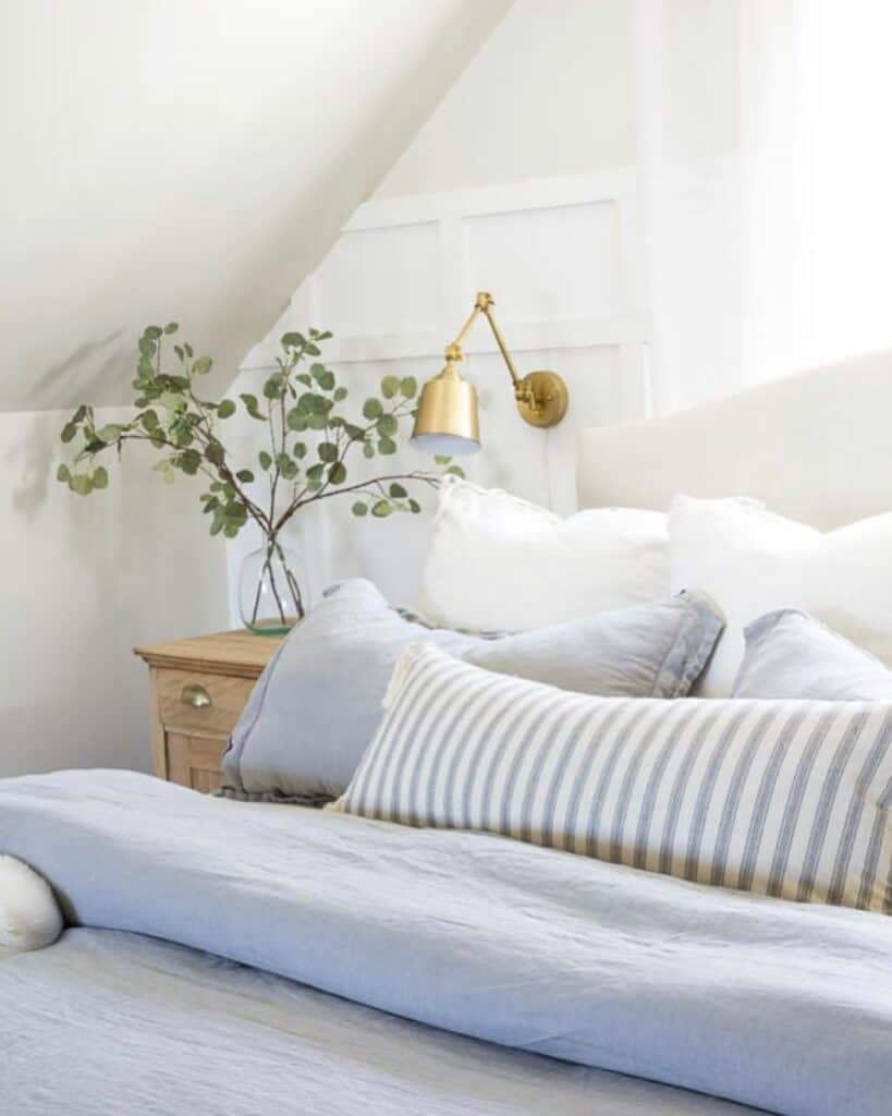 Farmhouse-style Bedroom With Wooden Nightstand