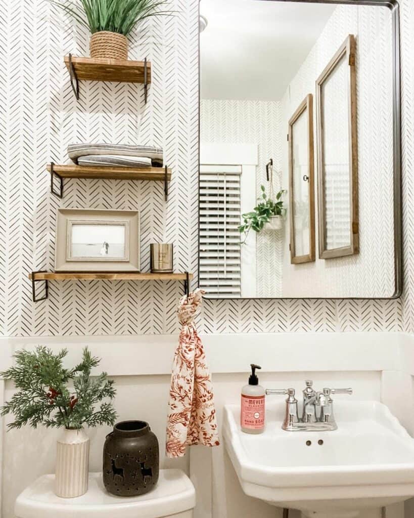 Feminine Bathroom Decorations for a Small Bathroom