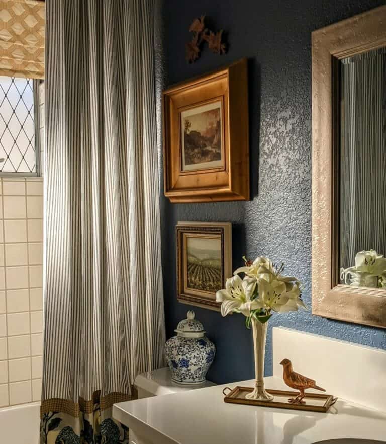 French Bathroom With Vintage Décor