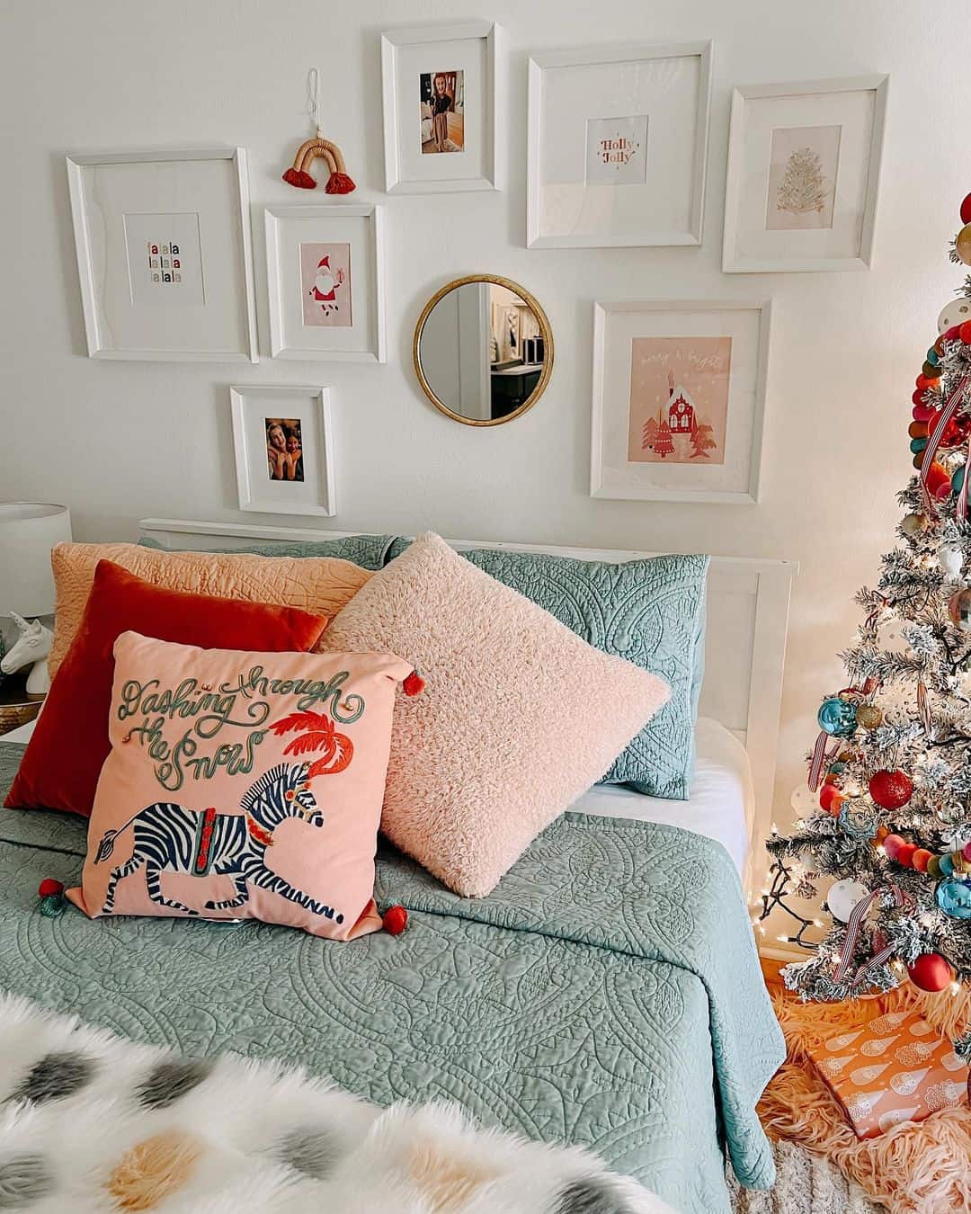 27 Bedroom Art Ideas to Customize Your Space