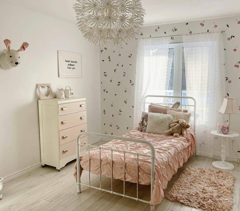 Girl's Bedroom With White and Pink Décor