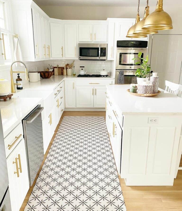 Gold Hardware Modern Farmhouse Kitchen Décor