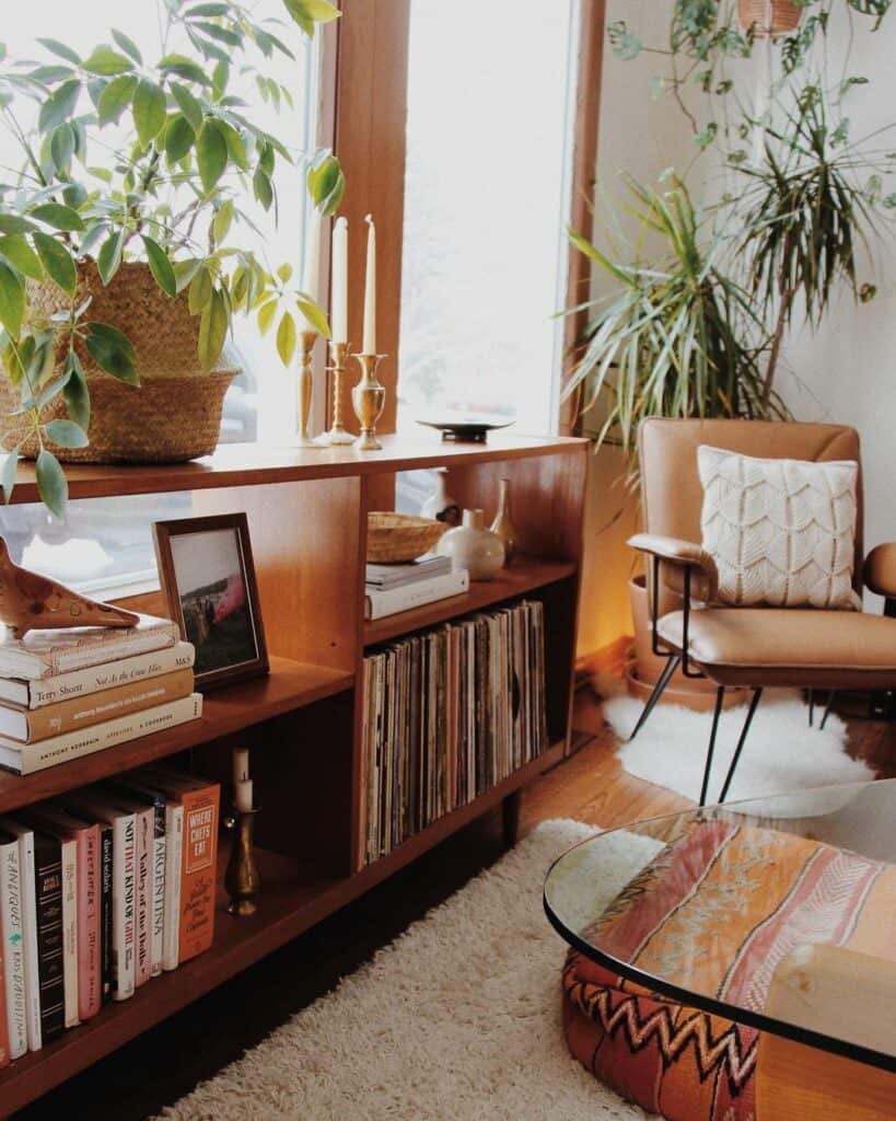 Greenery Accessorizes a Natural Living Room