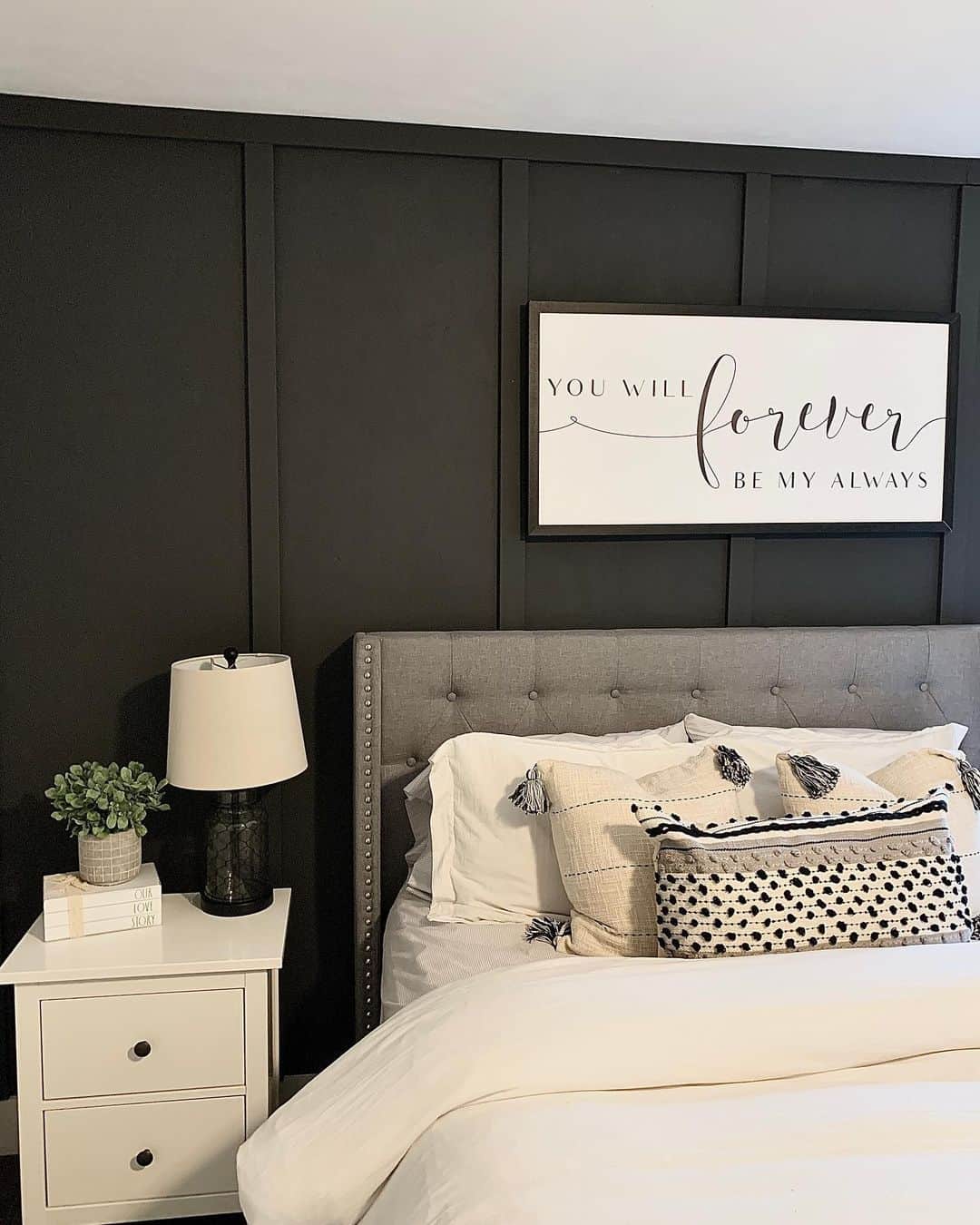 18 Grey, White, and Black Bedroom Ideas To Achieve A Chic Aesthetic