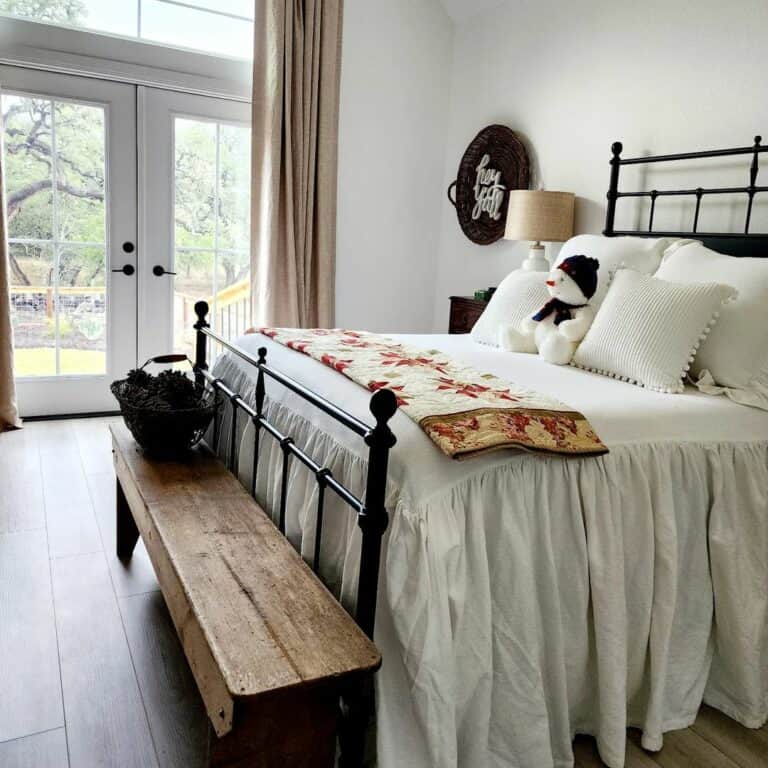 High Ceiling Bedroom Welcomes a Rustic Bench