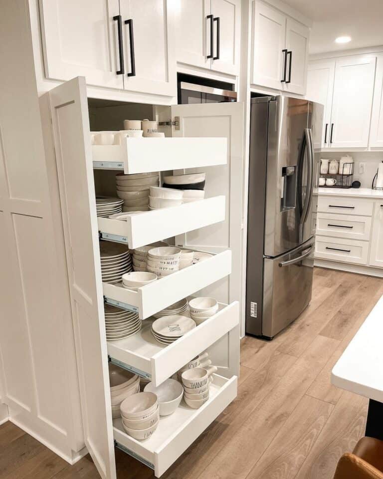 Kitchen Cabinet With Pull-out Drawers