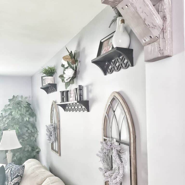 Living Room Walls Adorned With Farmhouse Décor