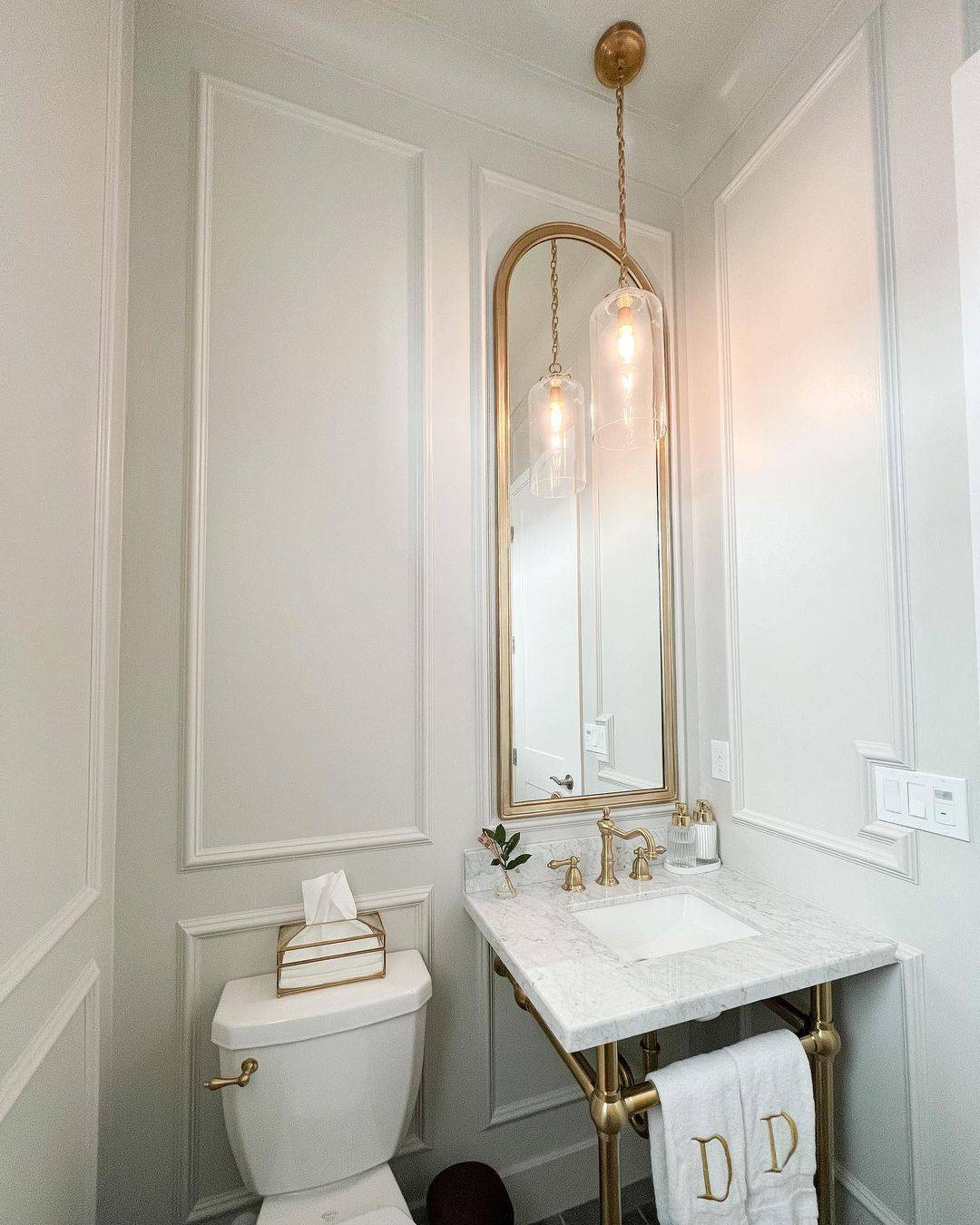 29 Small Bathroom Wainscoting Ideas for a Luxurious Space