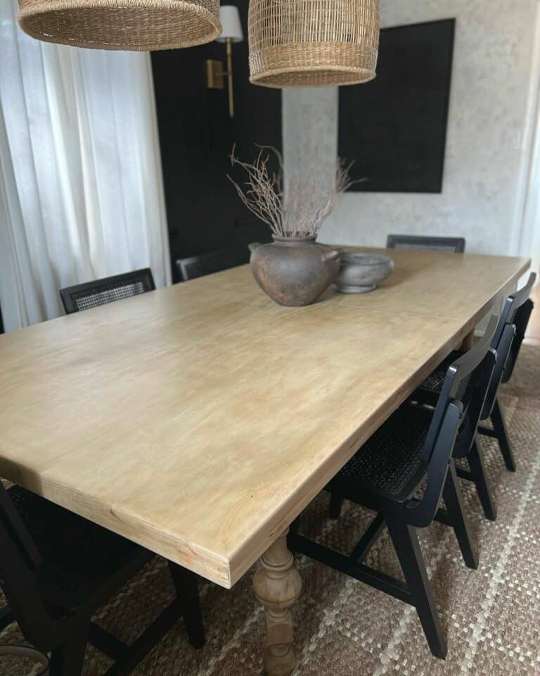 Minimalist Dining Room Centerpiece Ideas for a Wooden Table
