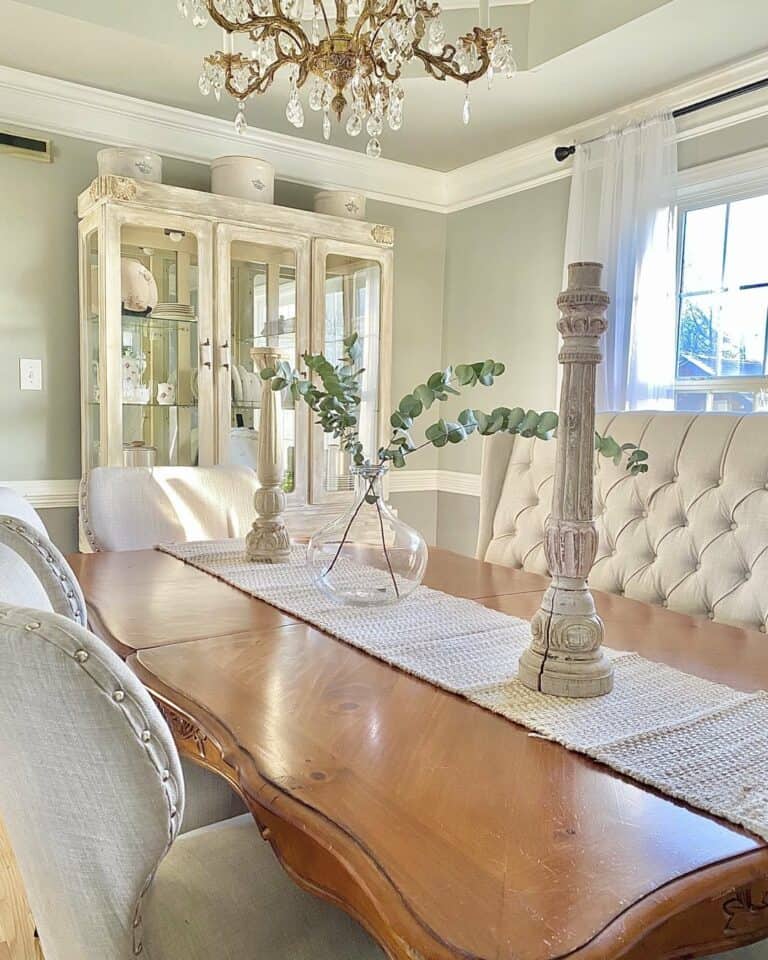 Minimalist Dining Table Decorations for a Neutral Look