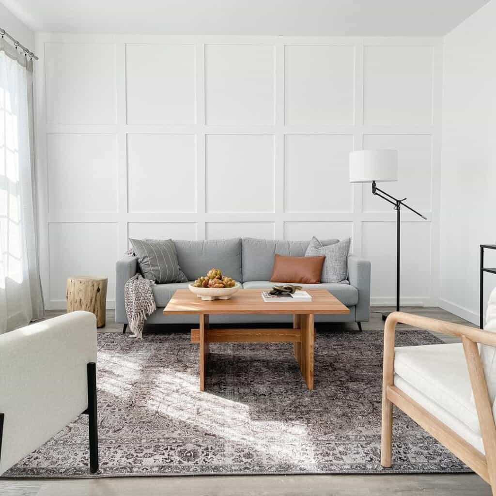 Minimalist High-ceiling Living Room